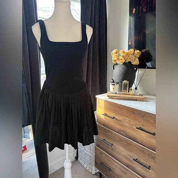 Alo Soft Tennis Pleated Dress - Picture 5 of 9